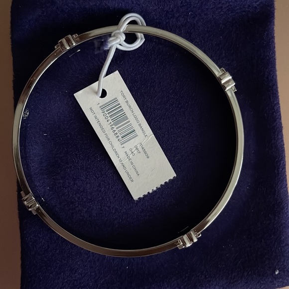 Tory Burch silver bangle with logo - new with tags never worn - Picture 5 of 7